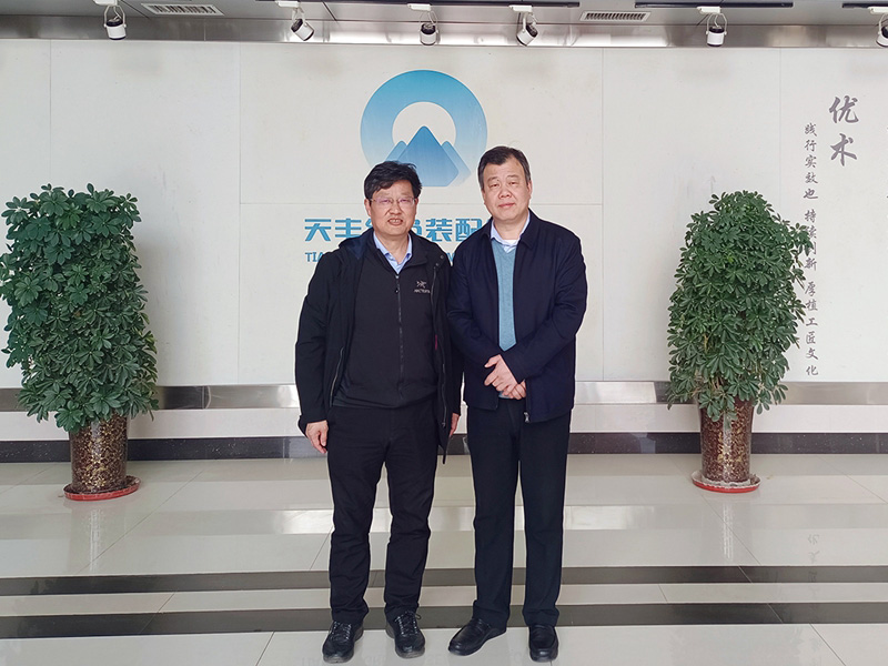 新鄉市人大副主（zhǔ）任、高新區黨工委書記翟洪凱到天豐綠（lǜ）色裝（zhuāng）配集團調研